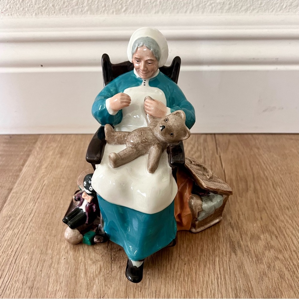 1957 Royal Doulton Porcelain Figurine Nanny HN2221 Hand Painted 6" Vintage Mint